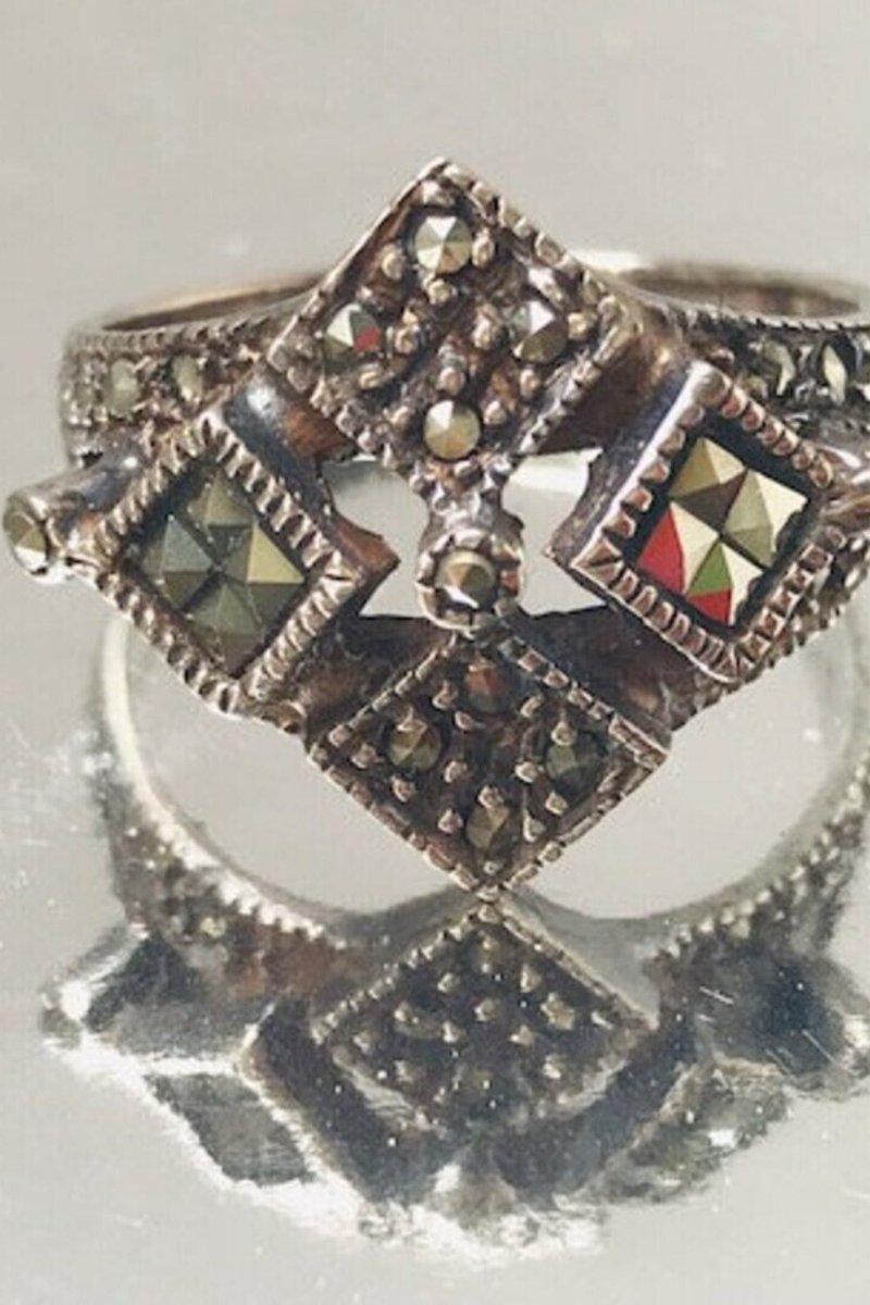 vintageworld202's tweet photo. #ChunkySterling
#MinimalistRing
#VintageMarcasite
#PyramidCutRing
https://t.co/rEj04SNW5v https://t.co/yH5ErFFvx0