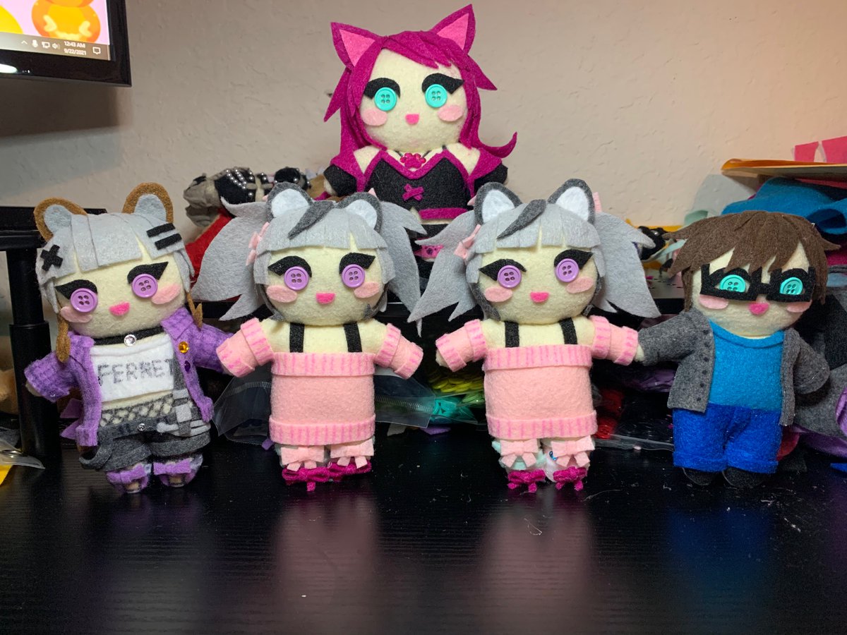 GothiccMoth's tweet photo. Hey Mac, you wanna buy a doll or two? Starting Christmas commissions super early to avoid the crazy rush of last year!

❄️15 slots
❄️6 inch dolls
❄️$80+depending on detail
❄️Buy 1 get one 30% off!
❄️+$3 for squeaker insert/magnets/button eyes
❄️PayPal only
❄️DM to claim!
❄️RT! https://t.co/o1NLDpW5NF