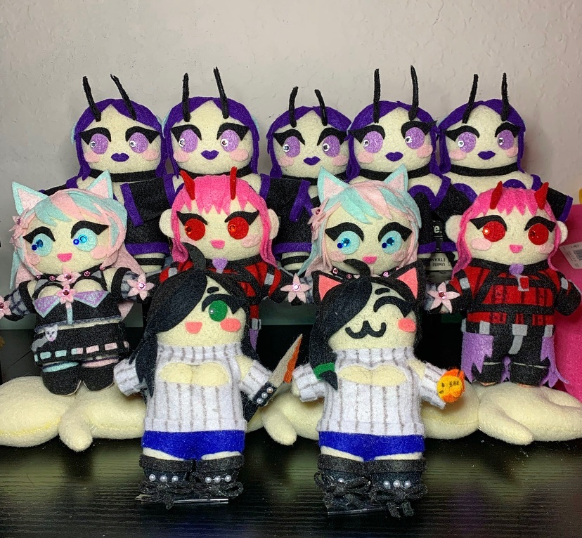 GothiccMoth's tweet photo. Hey Mac, you wanna buy a doll or two? Starting Christmas commissions super early to avoid the crazy rush of last year!

❄️15 slots
❄️6 inch dolls
❄️$80+depending on detail
❄️Buy 1 get one 30% off!
❄️+$3 for squeaker insert/magnets/button eyes
❄️PayPal only
❄️DM to claim!
❄️RT! https://t.co/o1NLDpW5NF