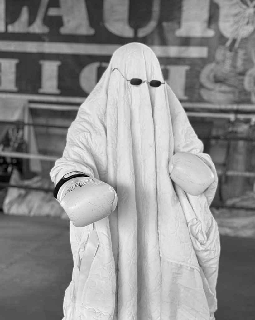 wrive_russu's tweet photo. Multong walang budget 👻

Happy halloween 🎃 https://t.co/zwAIf5nhE1