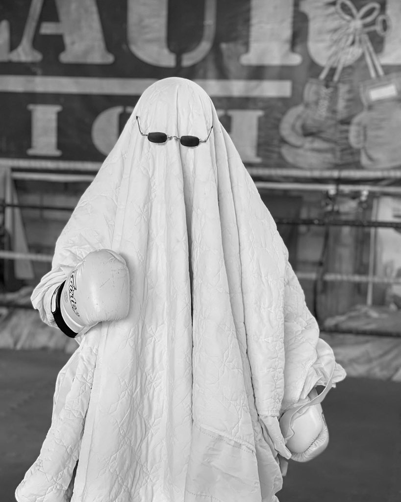 wrive_russu's tweet photo. Multong walang budget 👻

Happy halloween 🎃 https://t.co/zwAIf5nhE1