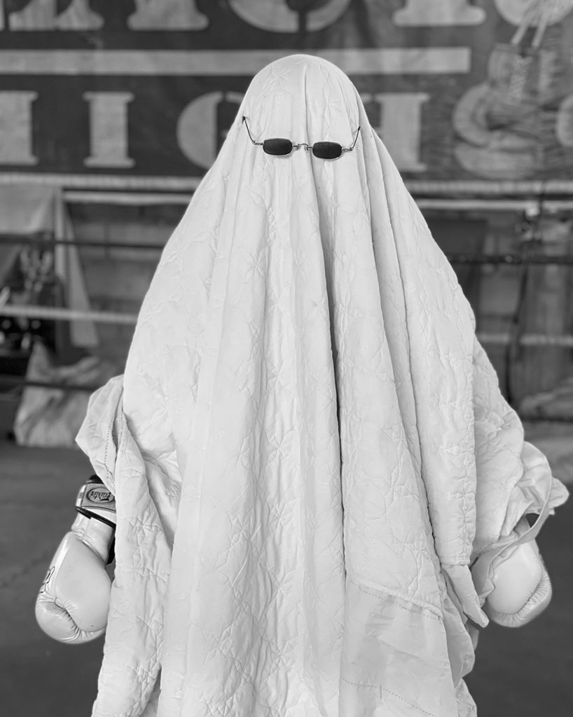 wrive_russu's tweet photo. Multong walang budget 👻

Happy halloween 🎃 https://t.co/zwAIf5nhE1