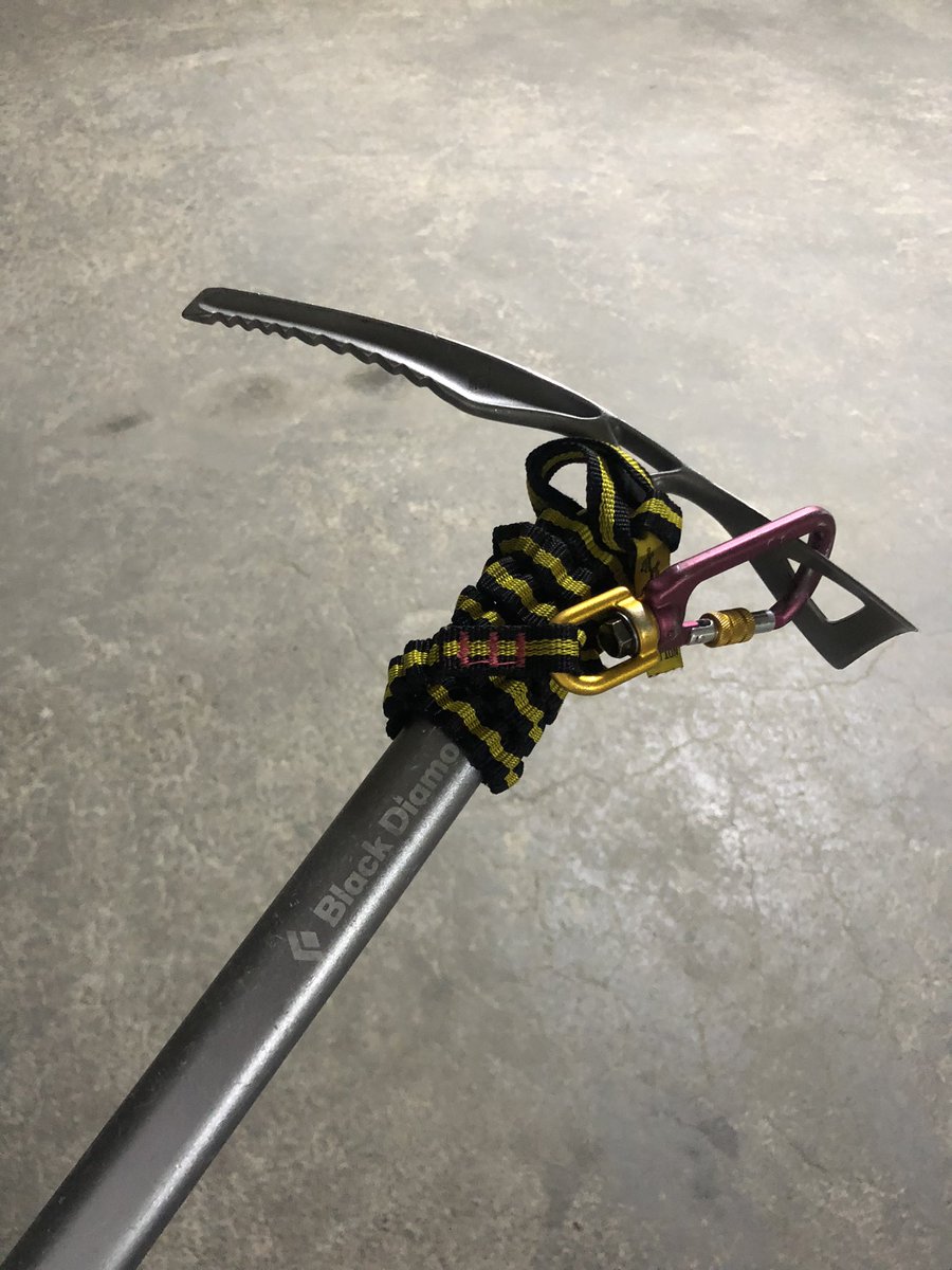 jj_oyun's tweet image. Ice axe аа гартаа барьсан гоё байна шүү #missingMountains 🏔 🧗🏻‍♀️