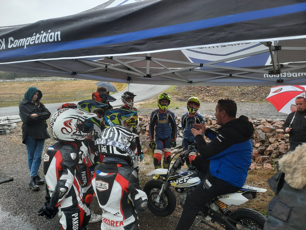 VillarsMc's tweet photo. Journée initiation au supermotard avec la ligue Bourgogne Franche Comté et Thibaut MUGNIER comme éducateur https://t.co/IHlcXoZq14