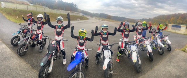 VillarsMc's tweet photo. Journée initiation au supermotard avec la ligue Bourgogne Franche Comté et Thibaut MUGNIER comme éducateur https://t.co/IHlcXoZq14
