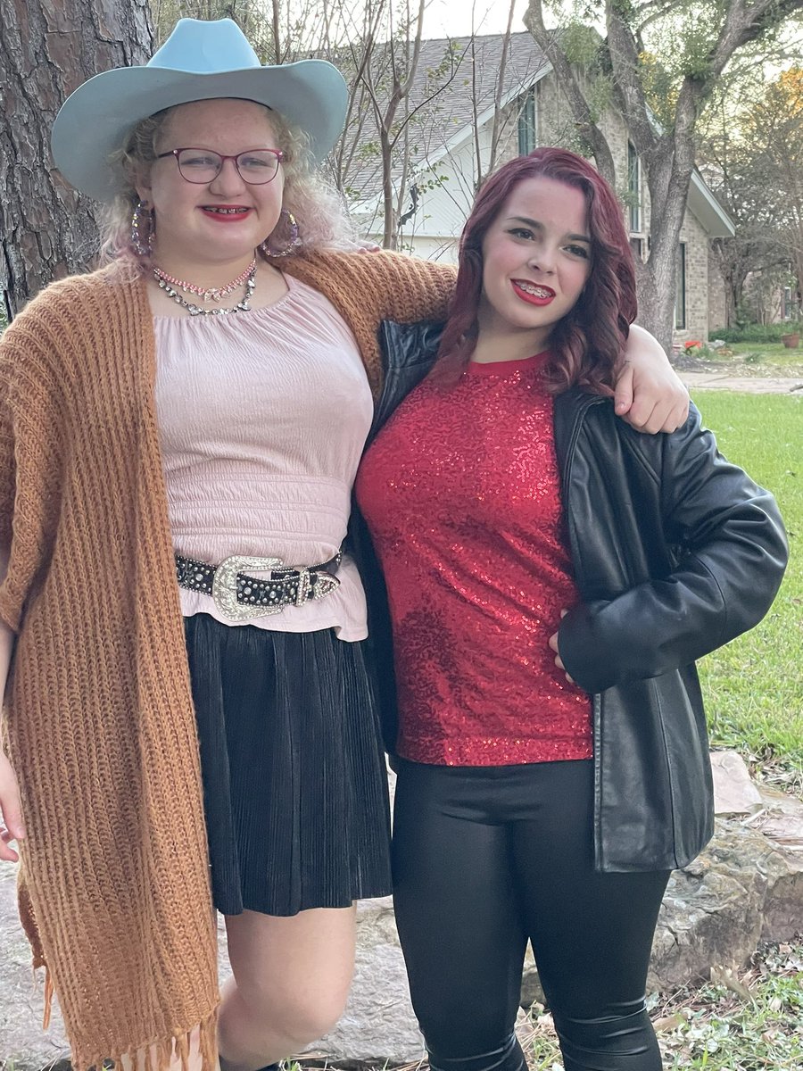 Katie Santorii tweet media