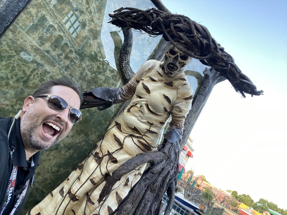 Skobes55's tweet image. "Where there is no imagination, there is no horror."  ~ Author Conan Doyle

One last night in the fog with the most wickedly awesome people this side of any Crypt. Now lets go scare some people shall we?  

#StabbyStabby
#MakeWitDaSpooky
#CryptTV
#HHN2021
#WeComeFromTheStreets