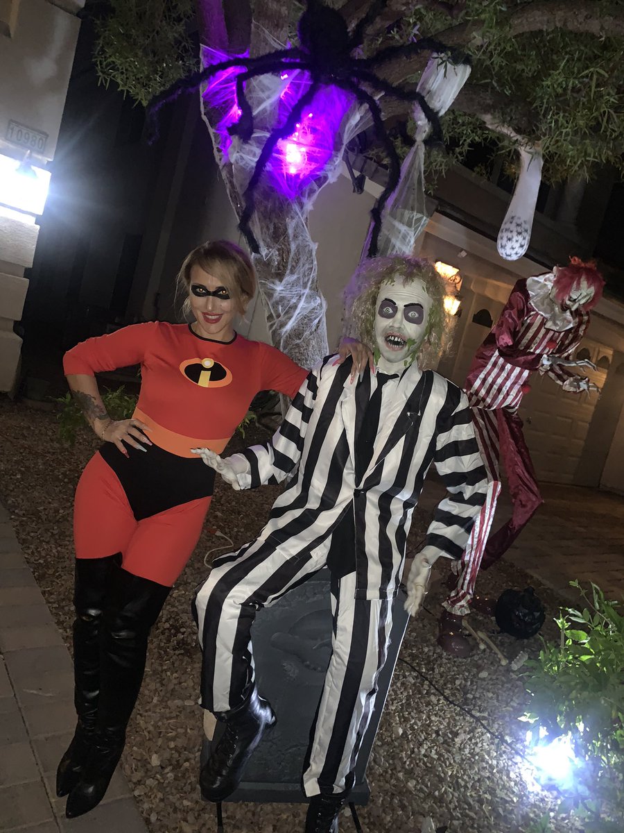 Iammargolala's tweet photo. Happy Halloween 💋💋💋 https://t.co/uwLX9vBl9P