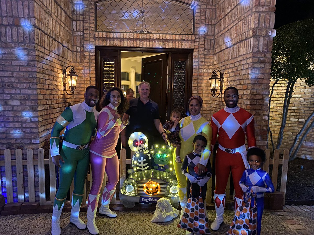 jcoalson's tweet photo. Happy Halloween. #conga https://t.co/FJMuM763z4
