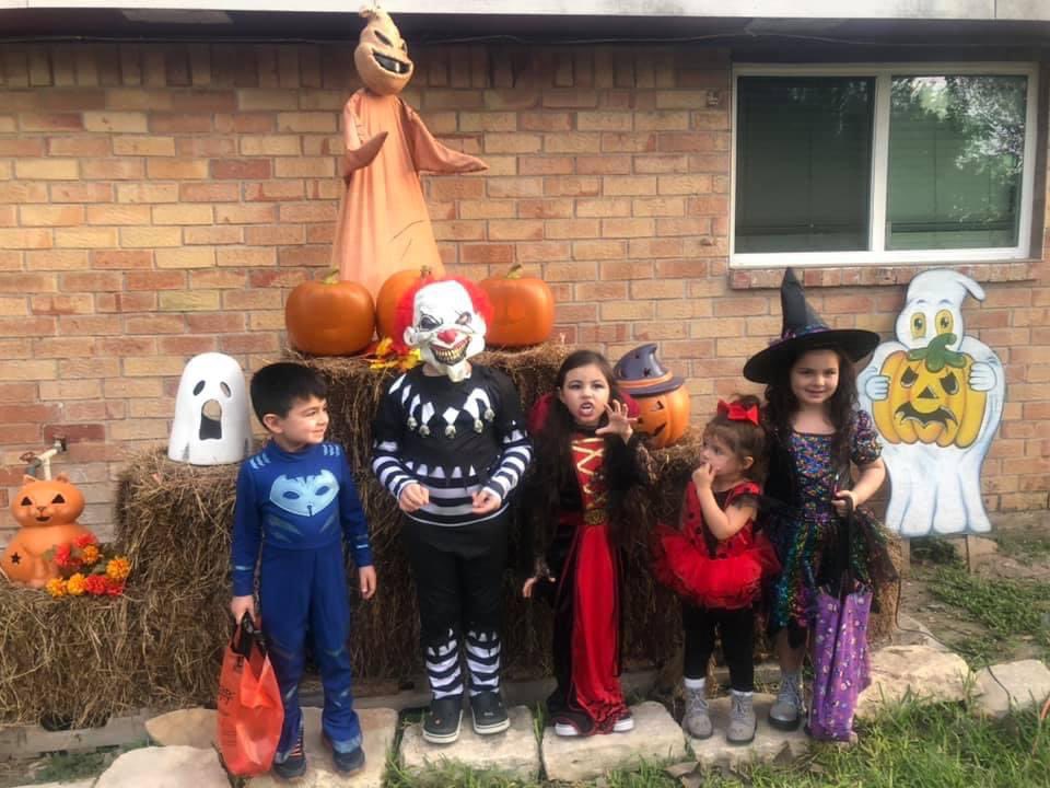 ALD_718's tweet photo. Halloween @ moms never disappoints ❤️❤️❤️👻 https://t.co/a7AHIpzgnt