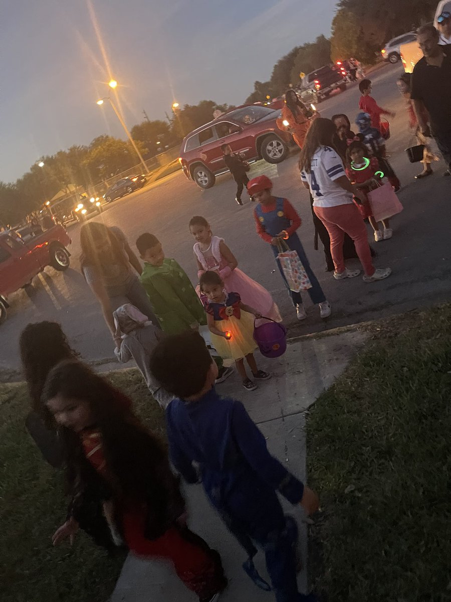 ALD_718's tweet photo. Halloween @ moms never disappoints ❤️❤️❤️👻 https://t.co/a7AHIpzgnt