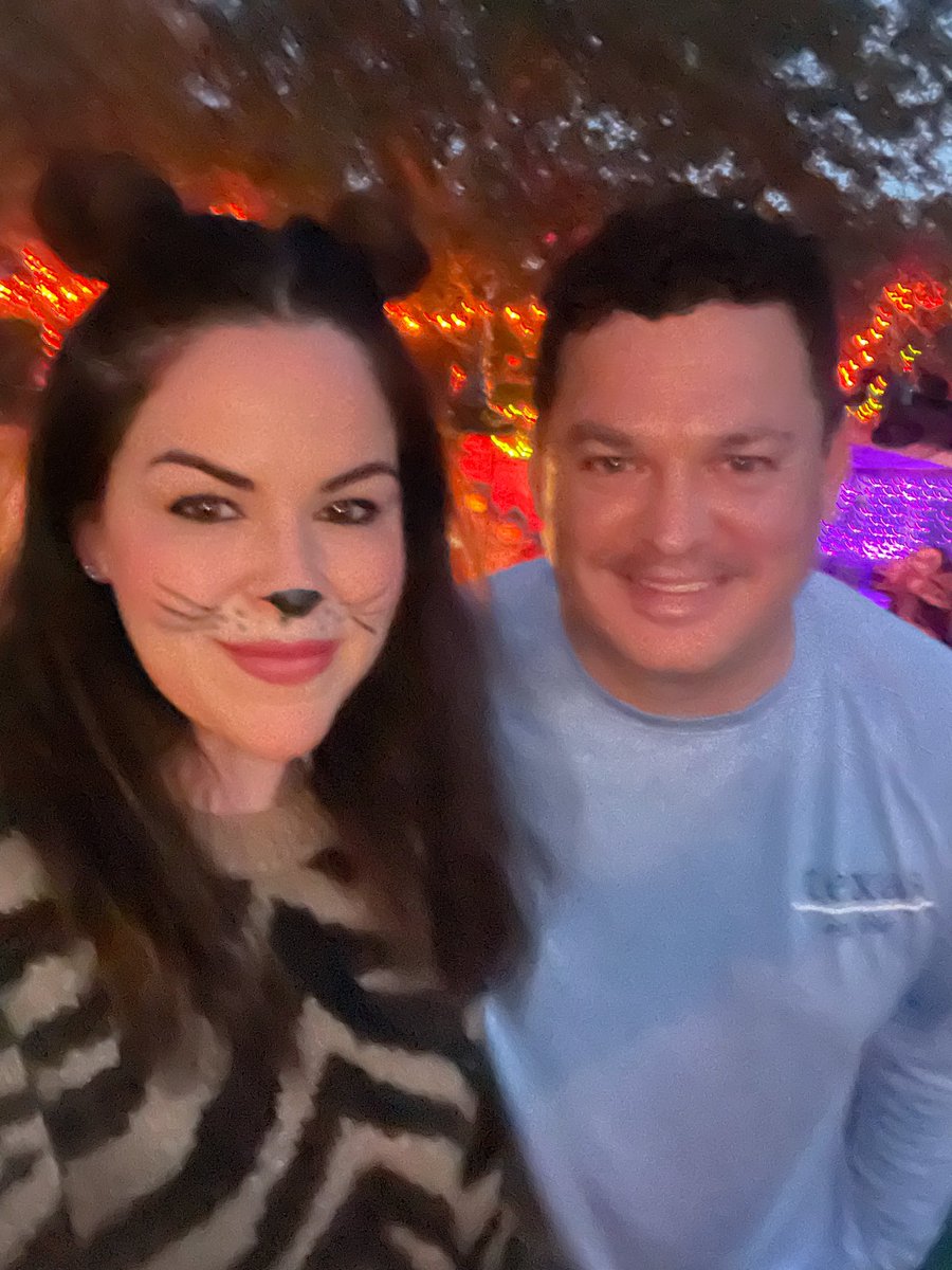 ALD_718's tweet photo. Halloween @ moms never disappoints ❤️❤️❤️👻 https://t.co/a7AHIpzgnt