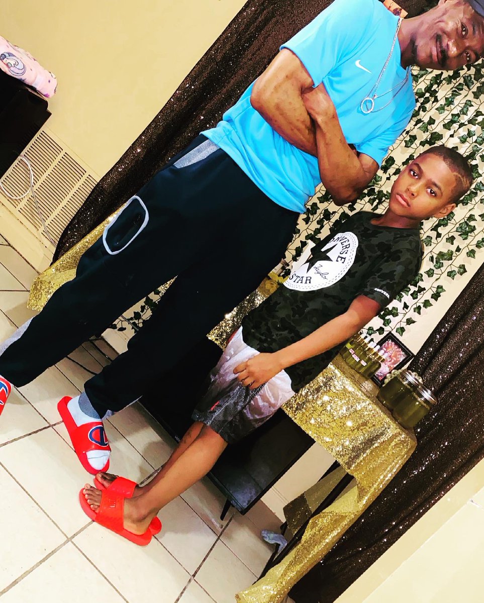 MoonScarlet's tweet photo. My dad and my boy 😍😍 #FlyHighDad 🤟🏽🤟🏽🤟🏽#FuckCancer https://t.co/JCz3iyPaiQ