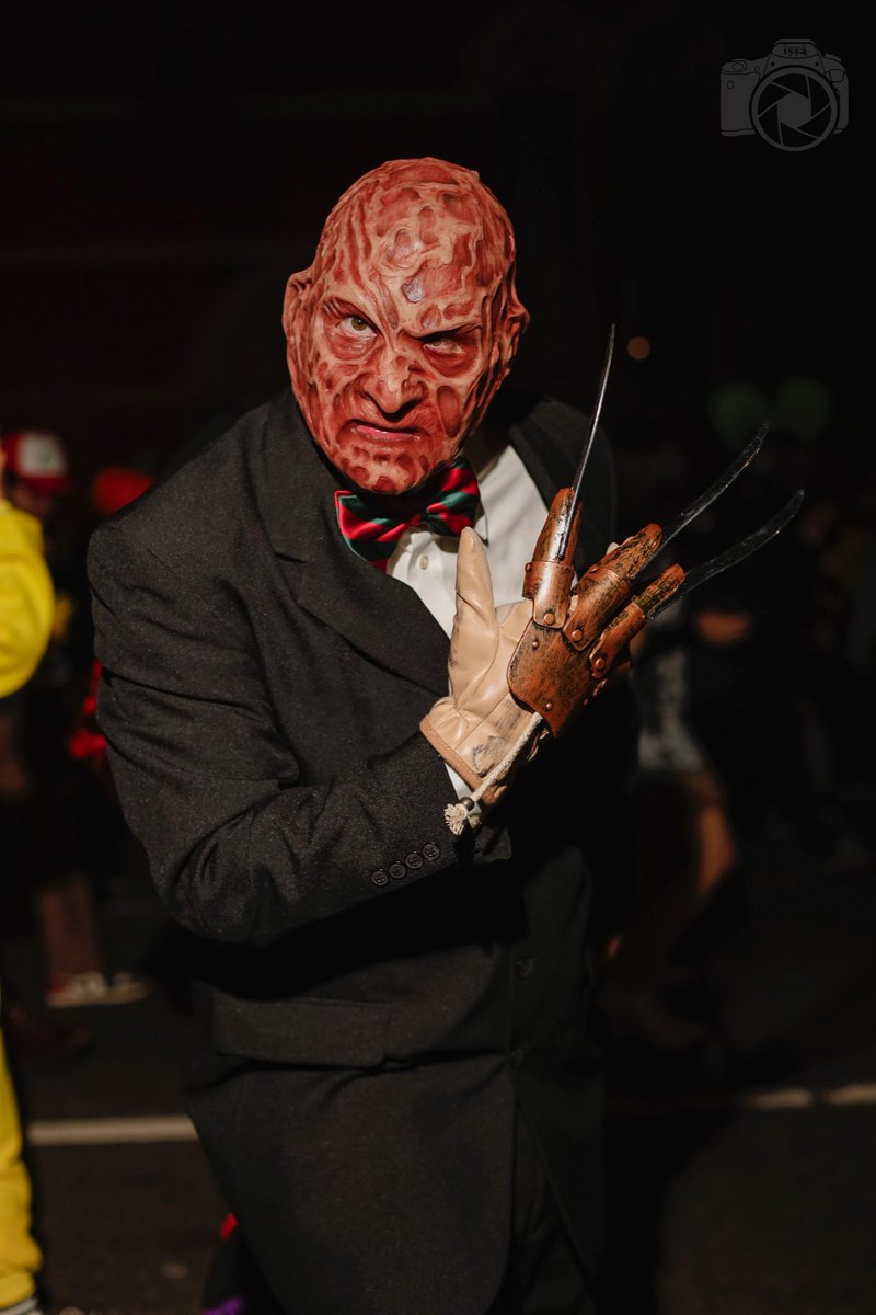 IssaKhari's tweet photo. #Halloween Parade in #NYC
11.31.21
(Can you guess the costume ?)
•
https://t.co/ycKfPz0sPF
https://t.co/b0WDSbyPGi
#issakhari #followlocaljournalists #halloween2021 https://t.co/c37siRgfrP