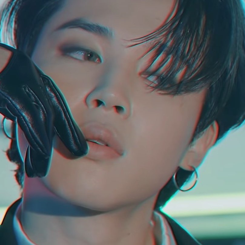 prkmimin's tweet photo. now i wish to be a pretty and shiny thing for alley cat jimin to like me 🤡 https://t.co/T7cKpB7gS0
