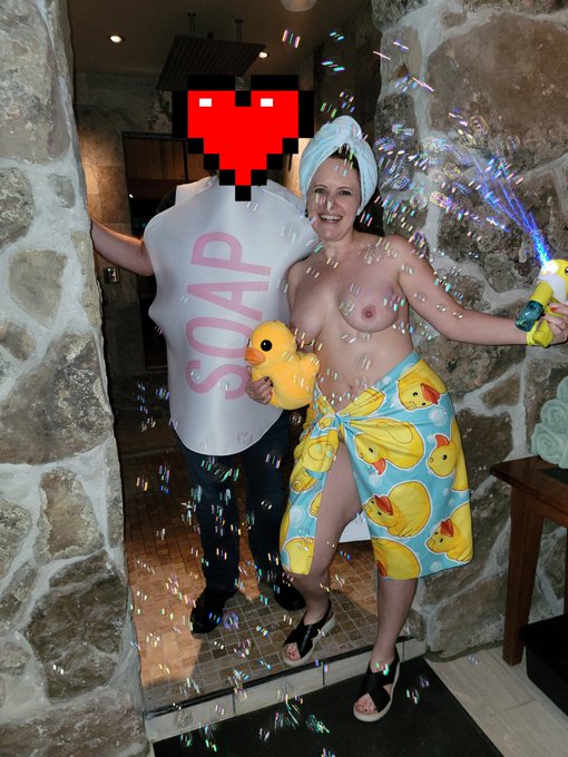 Had an amazing time at the Halloween 🎃 party.  There were 2000 people there and we were one of the 13