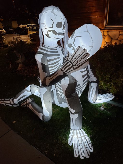 Had an amazing time at the Halloween 🎃 party.  There were 2000 people there and we were one of the 13
