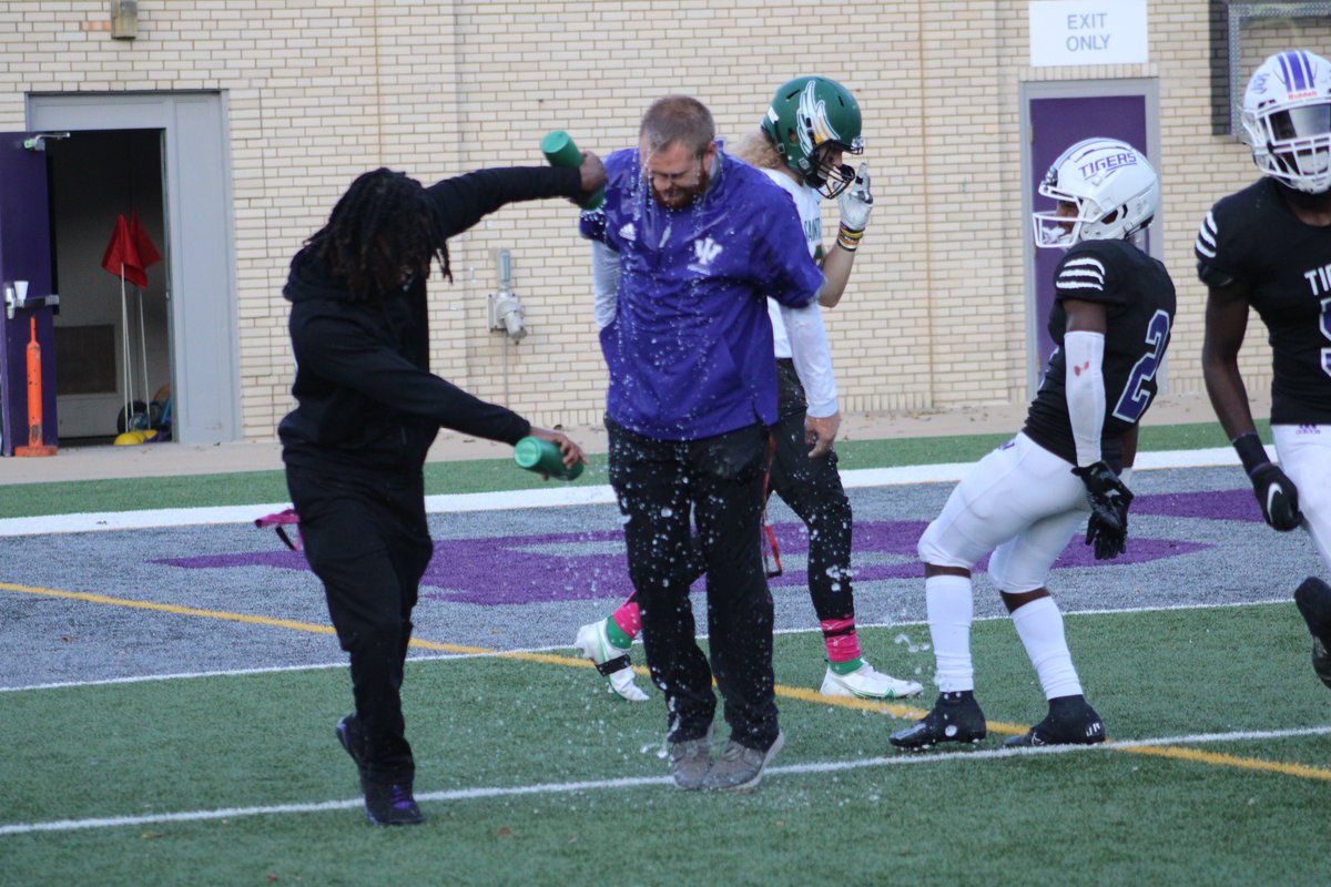 TIGER NATION: Click the link below to see more photos from yesterday’s <a href="/IWTigerFootball/">Iowa Wesleyan Football</a>  21-10 victory over Presentation! #WeAreIW 

photos.app.goo.gl/irpgVNmtjQTVM5…