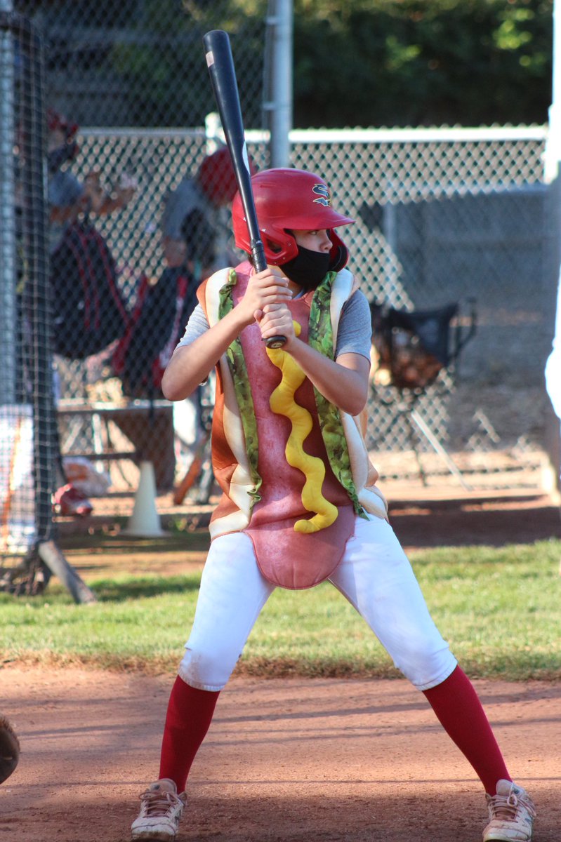 NateHui2026's tweet photo. Last year my coach called me the “hotdog” on the team. I’m not sure what he meant. @FlatgroundBats @swaggathletics @tier_cal #TopTierNorCal #SwaggerAthletics #HotLinkAtTheHotCorner #PuttingMustardOnTheBall https://t.co/Tlx0xHbbkA