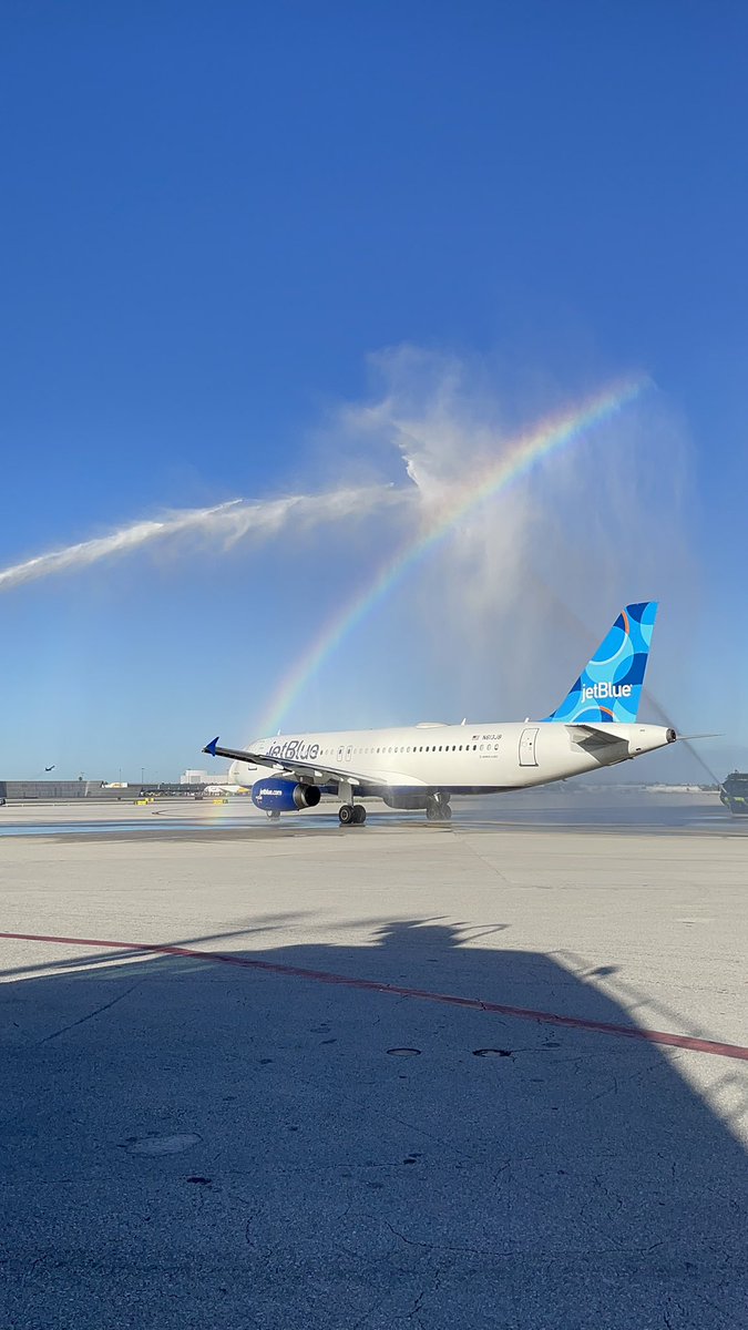 SBenaryMann's tweet photo. Congratulations on your retirement, Captain @billallen31. Sending off MIA style! We’ll miss you! #JetBlueMIA @HelloJetBlue @iflymia https://t.co/gjXmNp2O2J