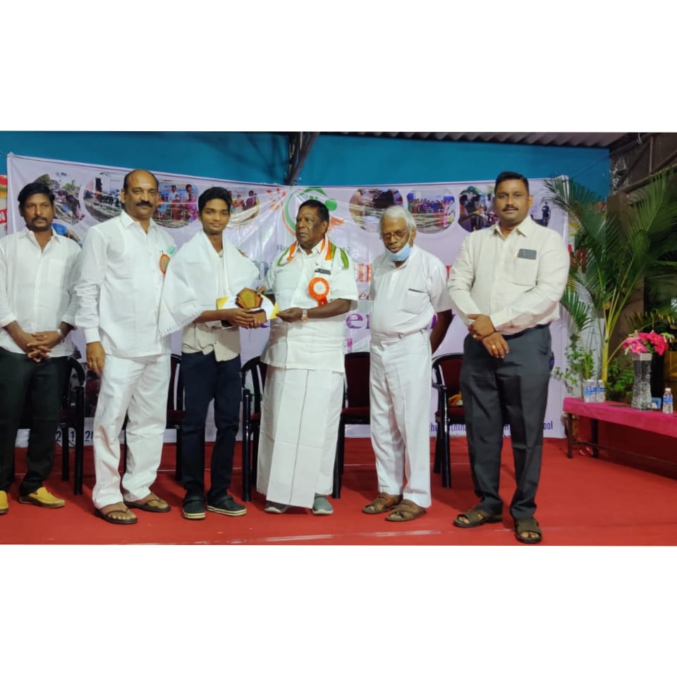Shyampondy's tweet photo. Grateful to Chellamma Foundation for recognising my social service work in Puducherry. Received the award from our Former Chief Minister of Puducherry
#narayanasamy https://t.co/SzjPoo0Pld