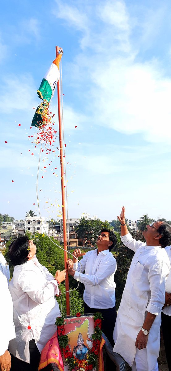 SMHBJP's tweet photo. ಸಮಸ್ತ ಜನತೆಗೆ ಕನ್ನಡ ರಾಜ್ಯೋತ್ಸವದ ಶುಭಾಶಯಗಳು.

#ಕನ್ನಡ_ರಾಜ್ಯೋತ್ಸವ | #kannadarajyotsava2021 

@BJP4Karnataka  @BJP4India https://t.co/V5wrEEeKyv