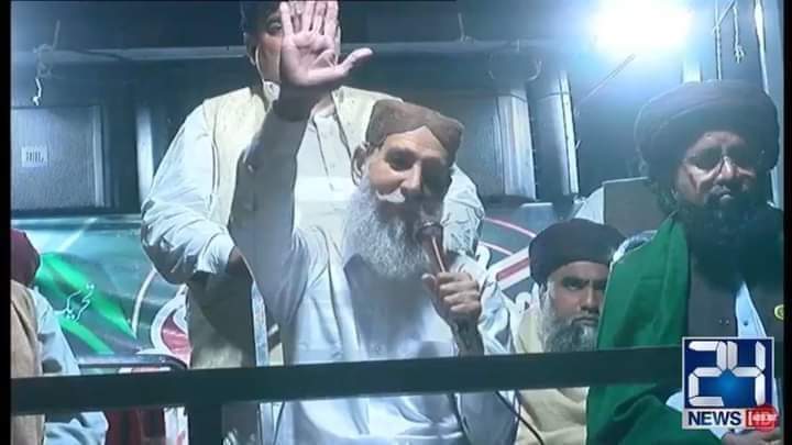 Muhamma30351338's tweet photo. کارکنان جن راستوں سے چل کر آۓ ان کے پاؤں پر لگنے والی خاک ہمارے سرو�� کا تاج ہے۔قبلہ ظہیر الحسن شاہ صاحب  ⁧#لبیک_یارسول_اللہ https://t.co/w8WdBIVezd