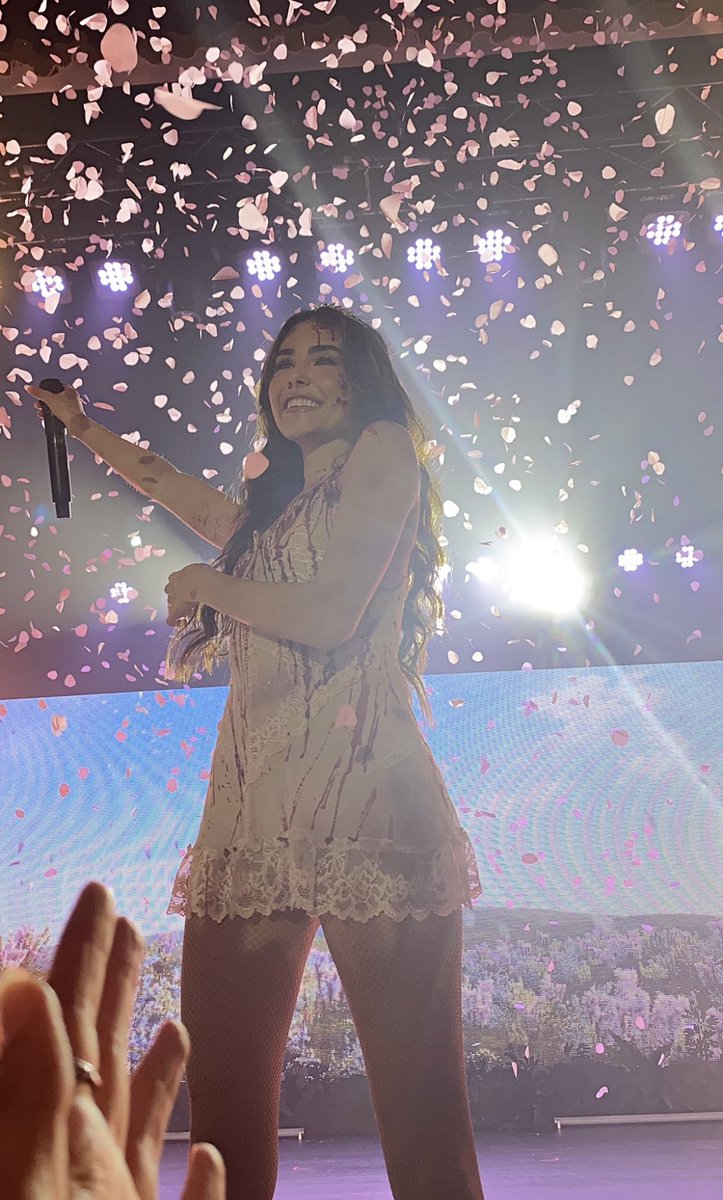 defaultslut's tweet image. crying.