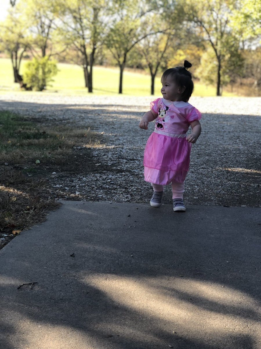 jojof15_2017's tweet photo. @_mamajazzzz Minnie Mouse 🎀 but she refused to wear her ears 😂 https://t.co/9HK55VTv2Y