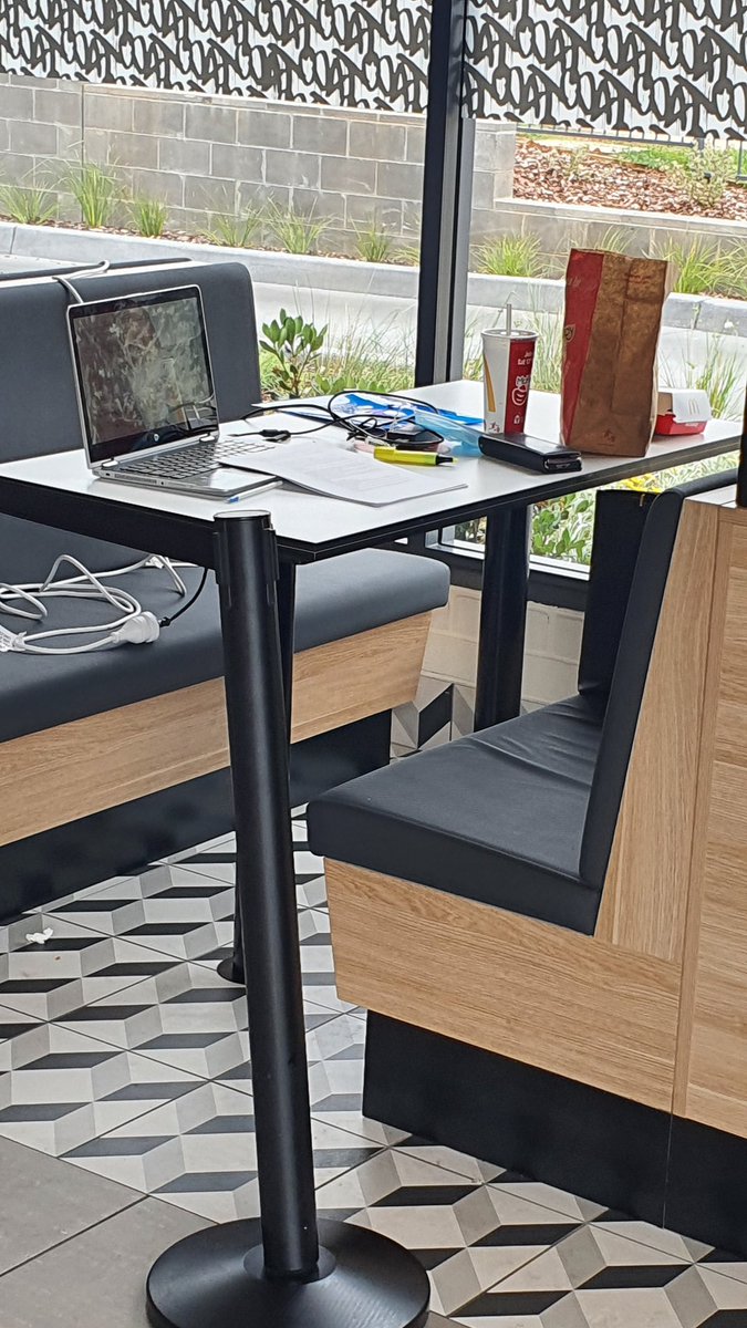 Even the <a href="/TacoBellAus/">Taco Bell Australia</a> staff enjoy <a href="/maccas/">McDonald's Australia</a> ! #Tamworth #fastfoodwars