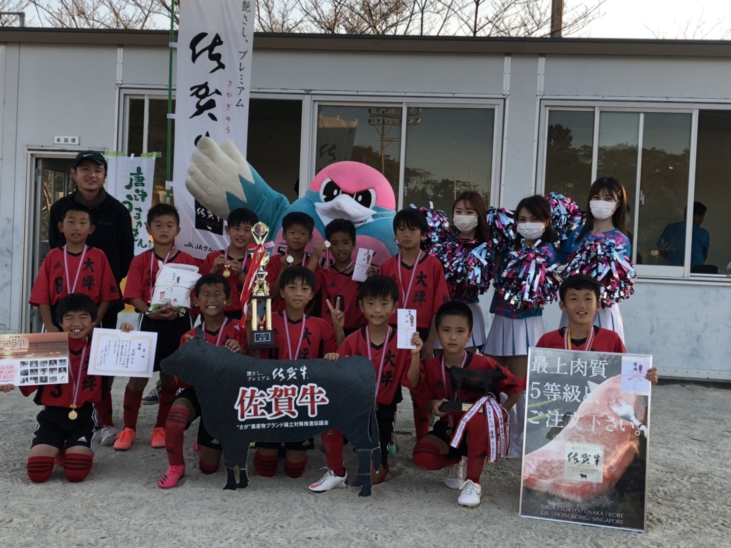 サガン鳥栖公式 佐賀牛杯サッカーフェスティバルの 応援に行って来たウィン 佐賀牛が美味しそうだったウィン みんな 佐賀牛 食べてみよう サガン鳥栖 ウィントス サガンティーナ T Co Hgfy7gx7z8 Twitter