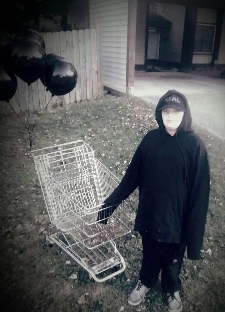 illuminaughty90's tweet photo. @nfrealmusic my daughter went as you for Halloween. We love your music! ❤❤❤ https://t.co/MHpoeNBrou