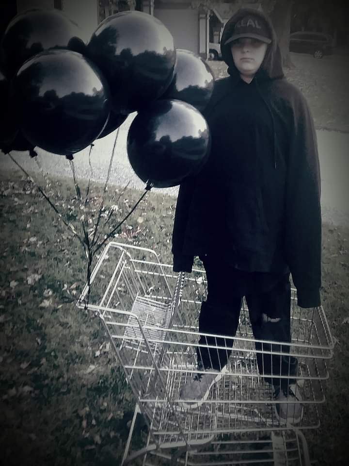 illuminaughty90's tweet photo. @nfrealmusic my daughter went as you for Halloween. We love your music! ❤❤❤ https://t.co/MHpoeNBrou