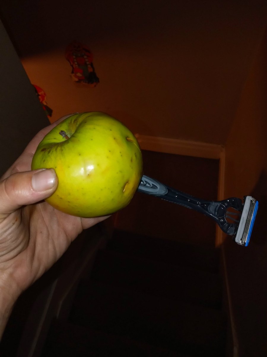 fresh_Start69's tweet image. Wow. Not a year goes by, that you don't hear about kids getting razors in their apples. Never thought it would happen to my kids.
#CheckYourCandy