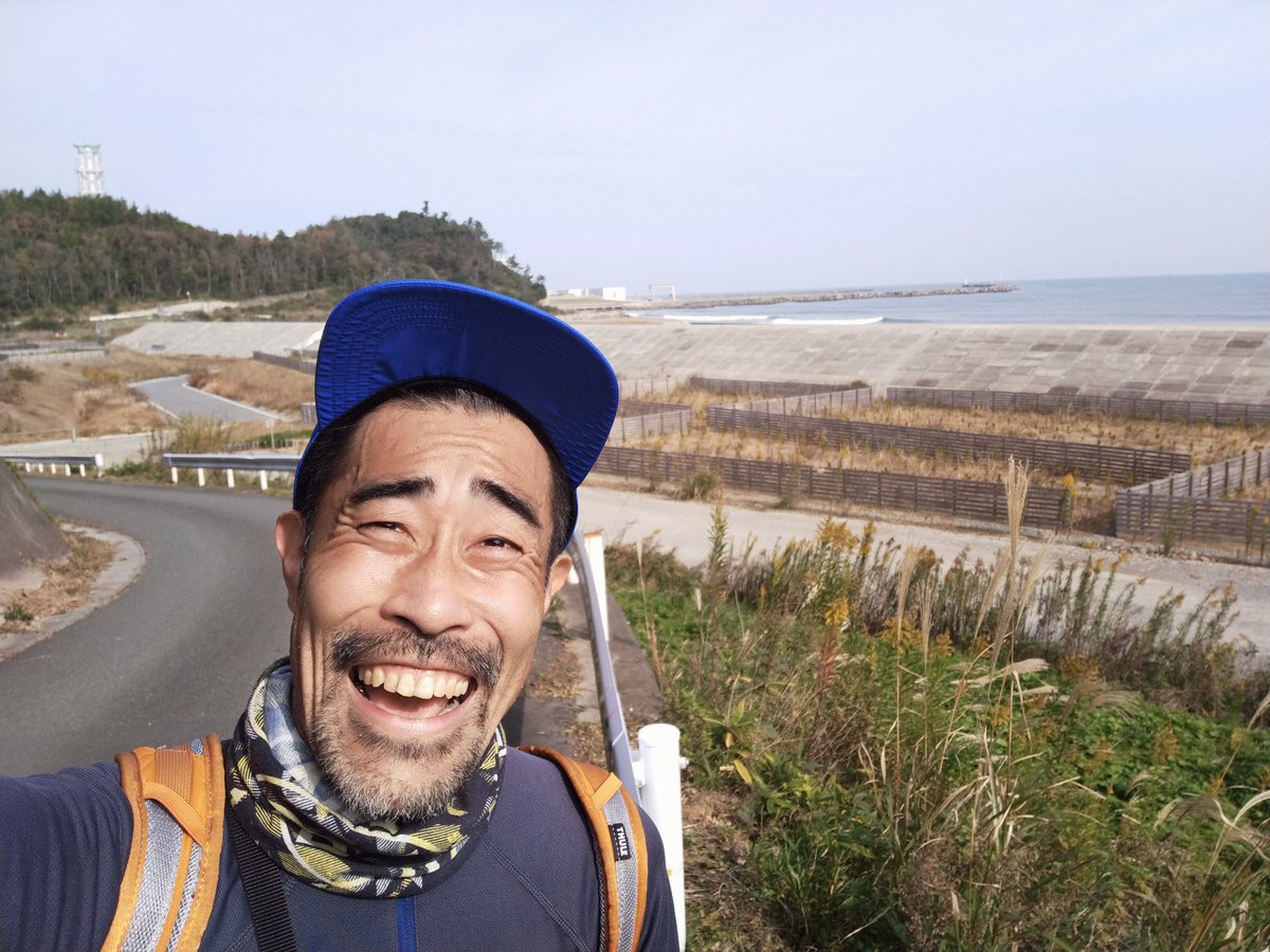 hamatsutomoaki's tweet photo. 富岡町から楢葉町に入りまして、天神岬温泉しおかぜ荘さんに立ち寄りましたら、何と！偶然にも楢葉町の松本町長に遭遇致しました！！
#なすびが歩くうつくしま浜街道トレイル https://t.co/sLcYzKNnVR