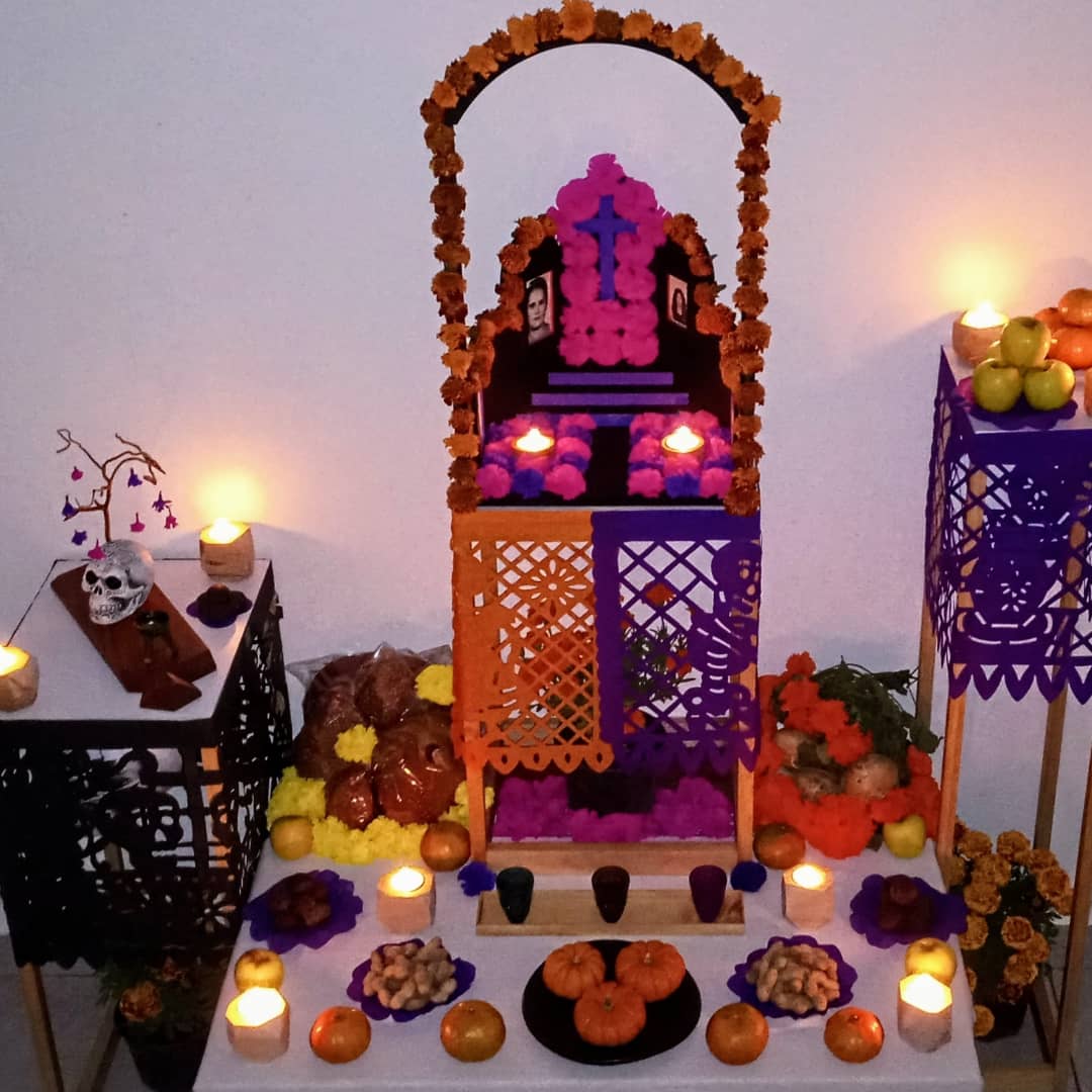 Fernand64830223's tweet photo. Ofrenda 2021!!! Dia de muertos!!!Venerar a nuestra familia!!! 💀👻🕯
#DiaDeMuertos 
#TradicionesEnFamilia
#NoBajemosLaGuardia https://t.co/MPvGyZEHnK