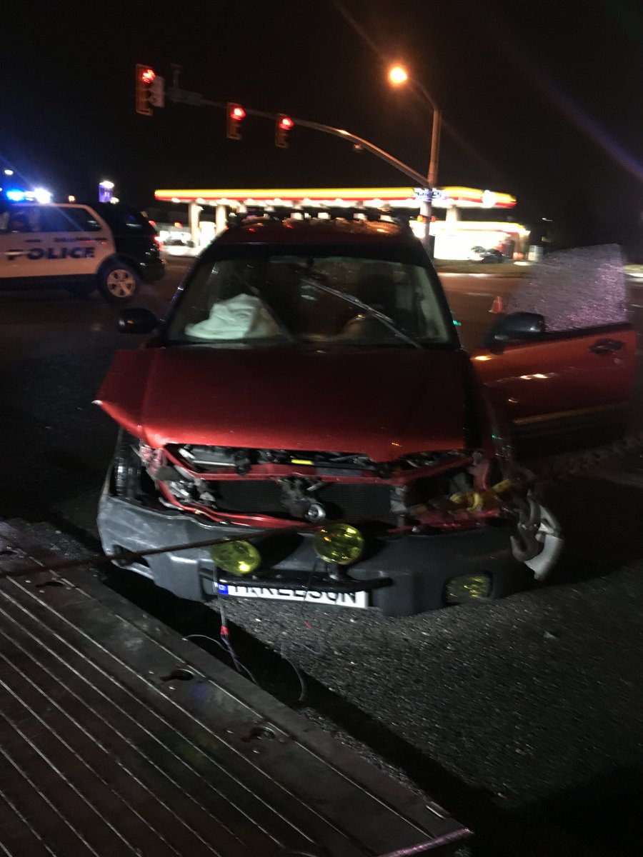 MaxKelson1's tweet photo. Any ideas on what happened to my Subaru Forester lovingly named Ronda? I got hit by a car running a red light. #DontRunRedLights #Totaled @subaru_usa #SubaruForester #UVUComm3140 https://t.co/wvihktNzPi
