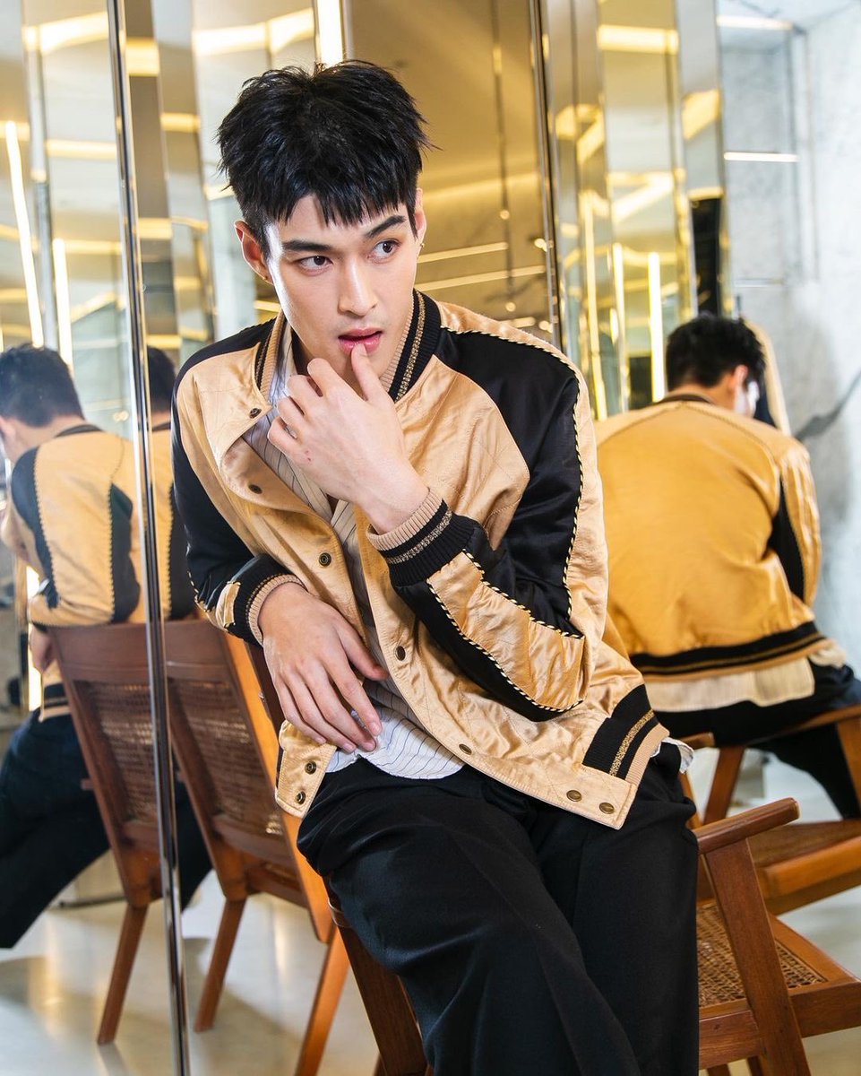 kratinggfanpage's tweet photo. KratinggFanPage - 01112021
IG : krating.official
YSL SAINT LAURENT #yslthailand #ysl
Krating : @KRATINGGG
Agency : @KRATINGGG
Photographer : bug_sueb
Make up : d_deaw_d
Hair : prieo
#agency #kissmodels #kissmodelsbkk
#กระทิงขุนณรงค์ #kratingg
#KratinggFanPage https://t.co/xBTpocxSEQ