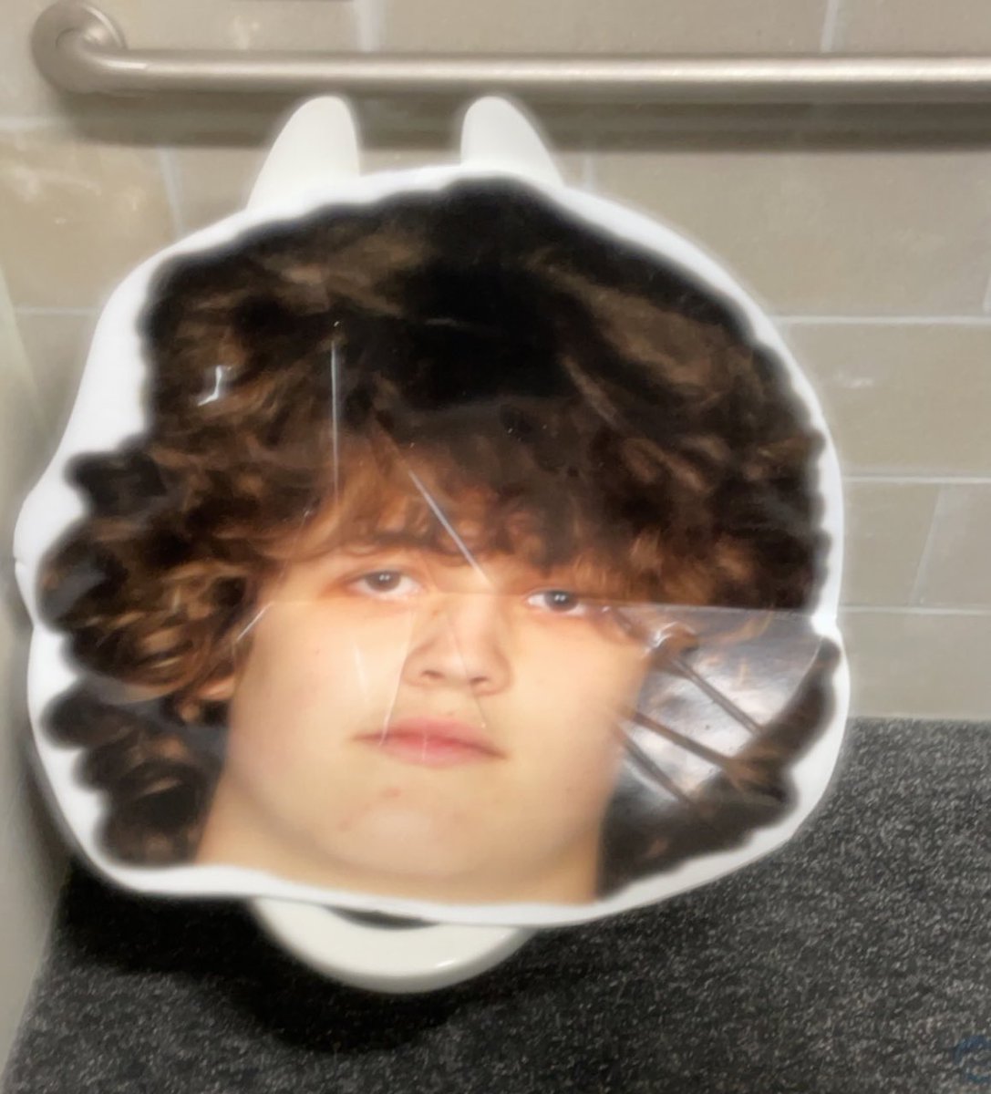 SaintsDubuque's tweet photo. Maybe stop worrying about your fat heads and worry about winning a game #weekendsweep 🧹@mc_mohawkhockey https://t.co/NuJOHIUqvK