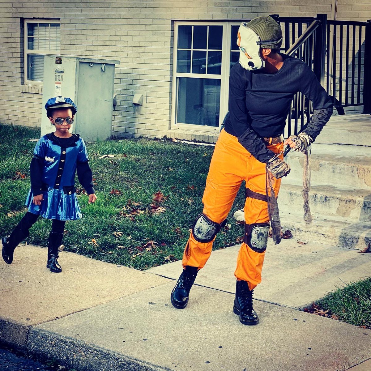 DizzyDGAF_'s tweet photo. It’s Still 🖕🏾 12 ! #BigFish #LilFish #Halloween2k21 😭 https://t.co/XSbmPfUFGl