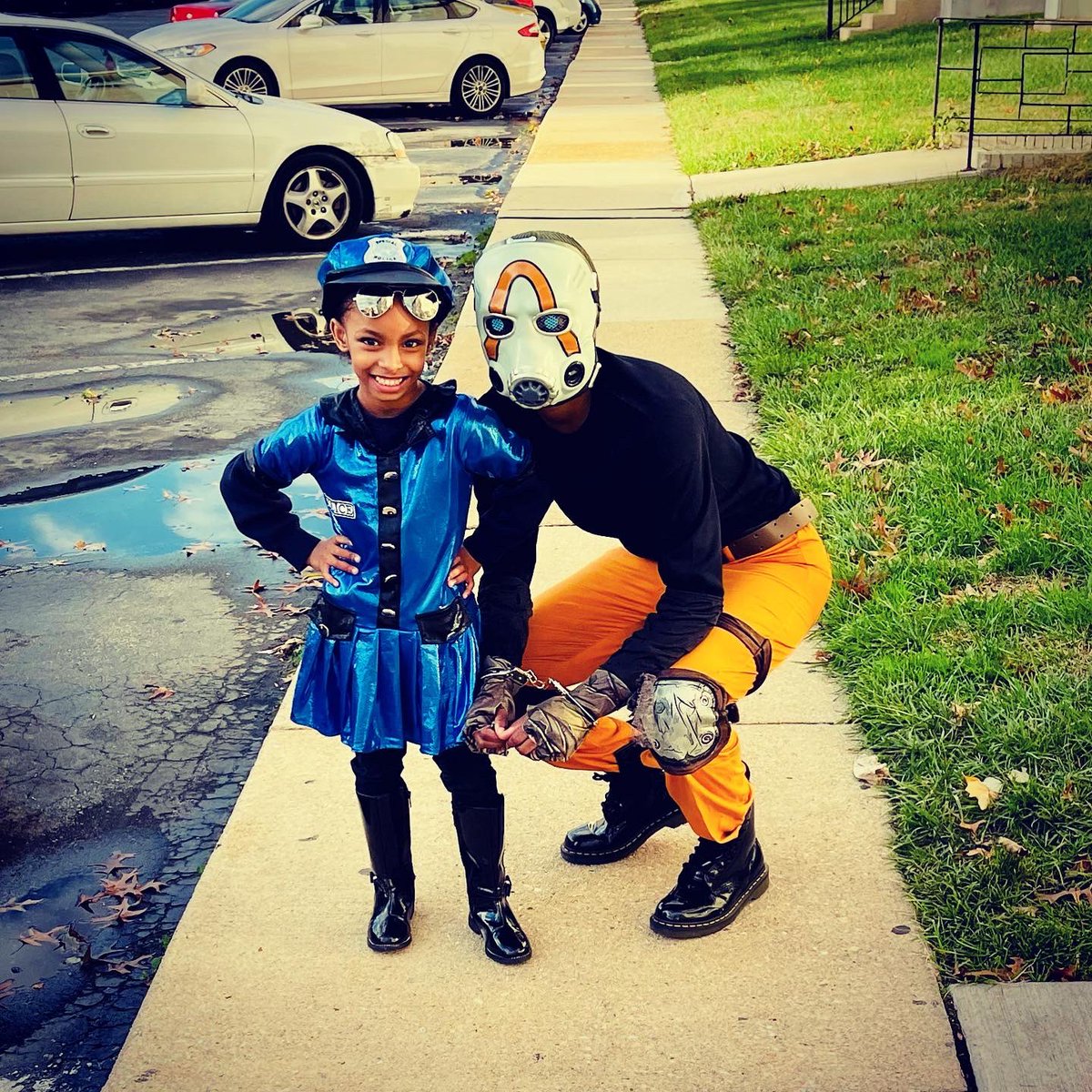 DizzyDGAF_'s tweet photo. It’s Still 🖕🏾 12 ! #BigFish #LilFish #Halloween2k21 😭 https://t.co/XSbmPfUFGl