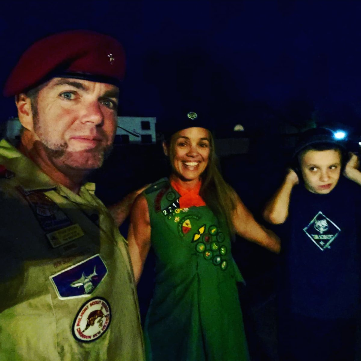 Sarabeth_MrsB's tweet photo. Family theme. Isaac was not thrilled but he pushed through and filled his bucket.
A great time to meet your neighbors.
#Bluebucket #AutismAwareness https://t.co/Gh1z1G4Ih8