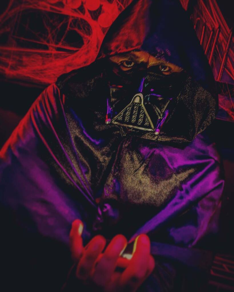 renatouxdsgn's tweet photo. #LordSith en #halloween2021 salud!
#starwars #starwarsfan #halloween #salud #disfrazhalloween #disfraz #darthvader #sith #sithcosplay #sithlord https://t.co/MyZrWZihcR https://t.co/vVpGCHa01K