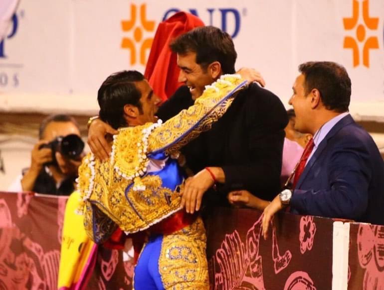 ArturoMaciasOF's tweet photo. Todo llega… que alegría!
Rotunda presentación de @EmiliodeJusto en mí tierra. 
¡Viva Aguascalientes!🇲🇽 https://t.co/CtHHDIJARE