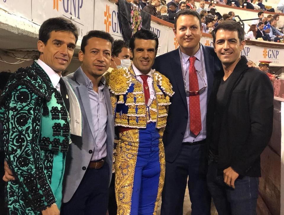 ArturoMaciasOF's tweet photo. Todo llega… que alegría!
Rotunda presentación de @EmiliodeJusto en mí tierra. 
¡Viva Aguascalientes!🇲🇽 https://t.co/CtHHDIJARE