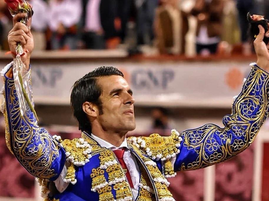 ArturoMaciasOF's tweet photo. Todo llega… que alegría!
Rotunda presentación de @EmiliodeJusto en mí tierra. 
¡Viva Aguascalientes!🇲🇽 https://t.co/CtHHDIJARE