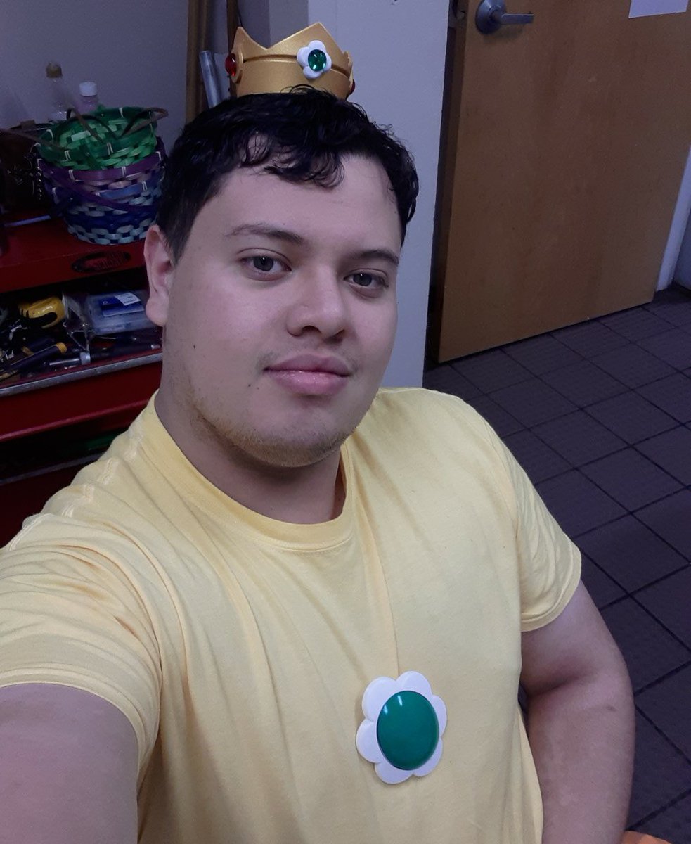 go4AlX's tweet photo. @MadameWario this is the lesser backup costume I had for work today https://t.co/XCA3mn6J7r