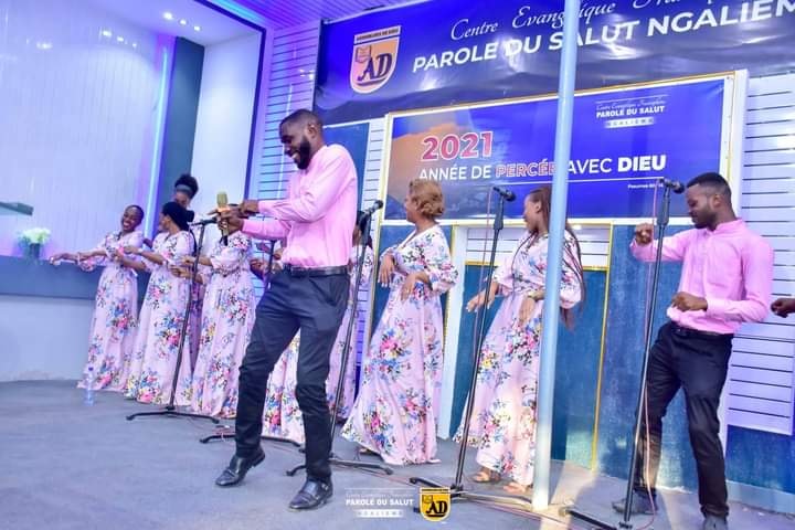 chrisbitijula's tweet photo. Question: Frère Chris! Donc c'était ça la danse que nous avons dansé pour le lancement de la Jeunesse de la Parole du Salut Ngaliema

Réponse: Eh oui! En effet... Dieu nous a vraiment fait du bien dans cette spéciale célébration. Que Dieu bénisse cette oeuvre

😁🙏🏾
#JPS #Chesed https://t.co/LNMAUqq618