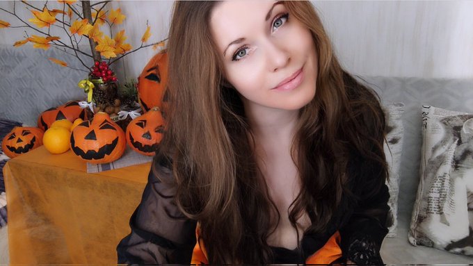 Well, the Halloween holiday is over and the funny pictures have remained and of course I will share them