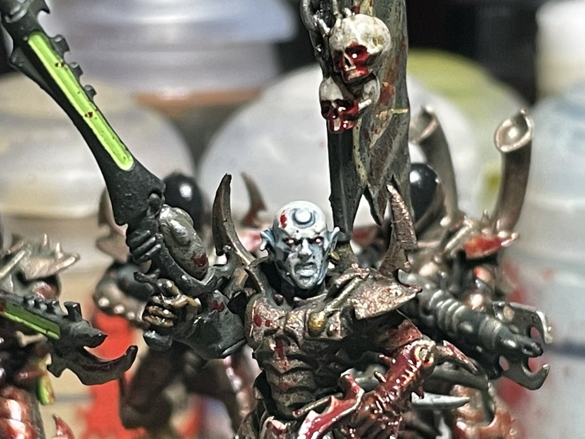 ZaneRussell66's tweet photo. Did some touch ups to the Sybarites face! #WarhammerCommunity #paintingwarhammer #drukhari #kabalitetrueborn #kabalite https://t.co/1xA8JOntnR